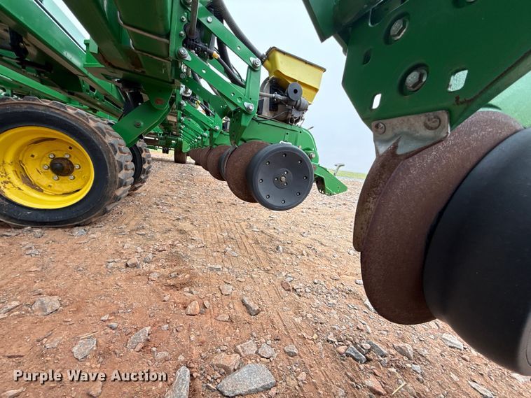 image for item ET6050 2015 John Deere DB120 planter