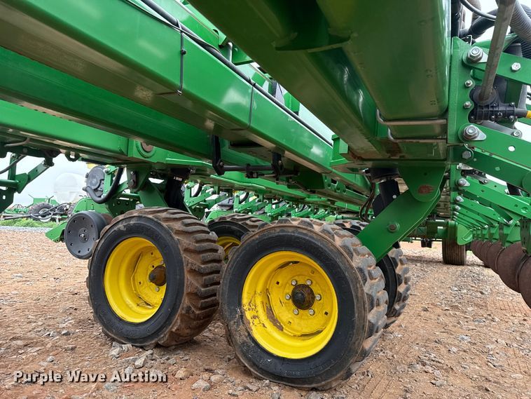 image for item ET6050 2015 John Deere DB120 planter