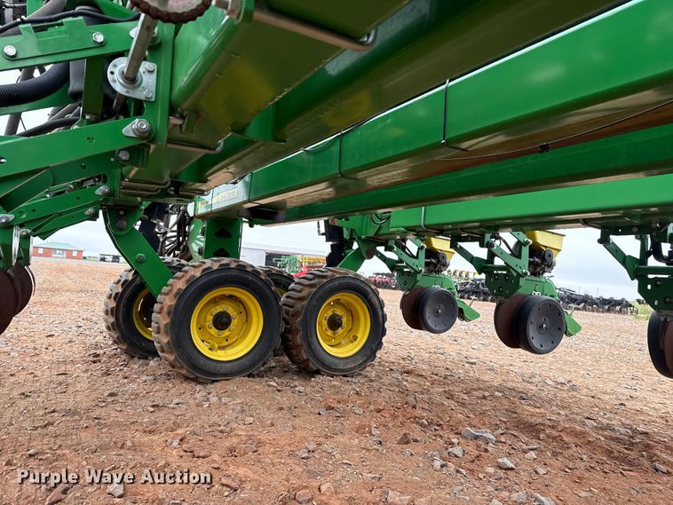 image for item ET6050 2015 John Deere DB120 planter