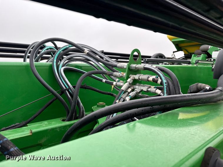 image for item ET6050 2015 John Deere DB120 planter