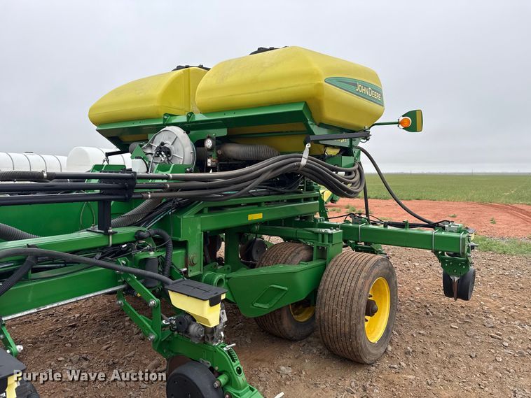 image for item ET6050 2015 John Deere DB120 planter