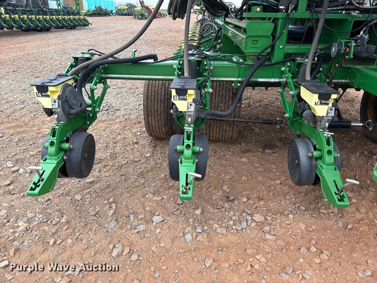 image for item ET6050 2015 John Deere DB120 planter