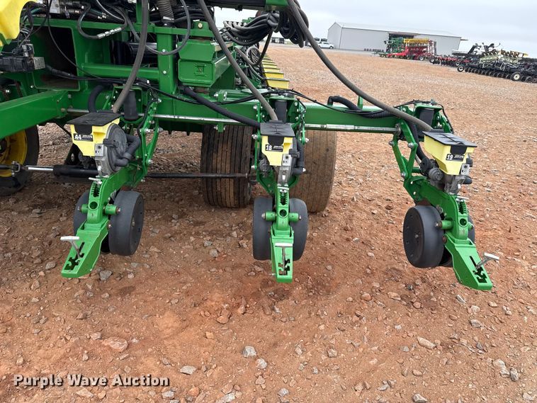 image for item ET6050 2015 John Deere DB120 planter