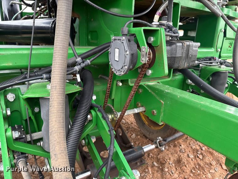 image for item ET6050 2015 John Deere DB120 planter