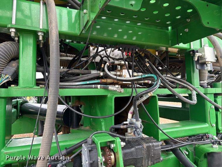 image for item ET6050 2015 John Deere DB120 planter