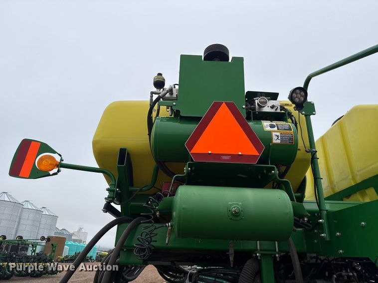 image for item ET6050 2015 John Deere DB120 planter