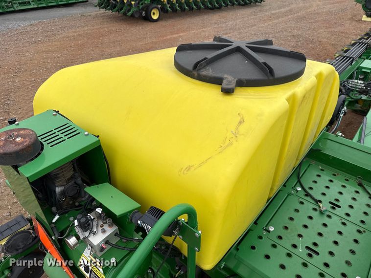image for item ET6050 2015 John Deere DB120 planter