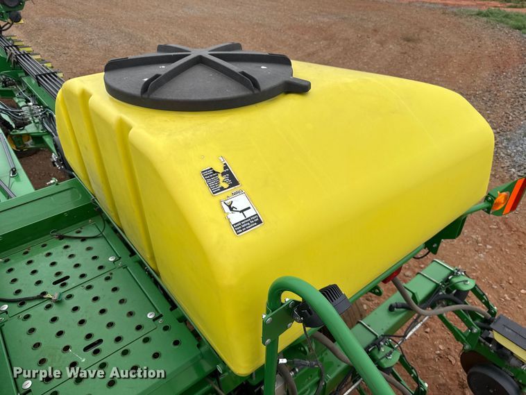 image for item ET6050 2015 John Deere DB120 planter