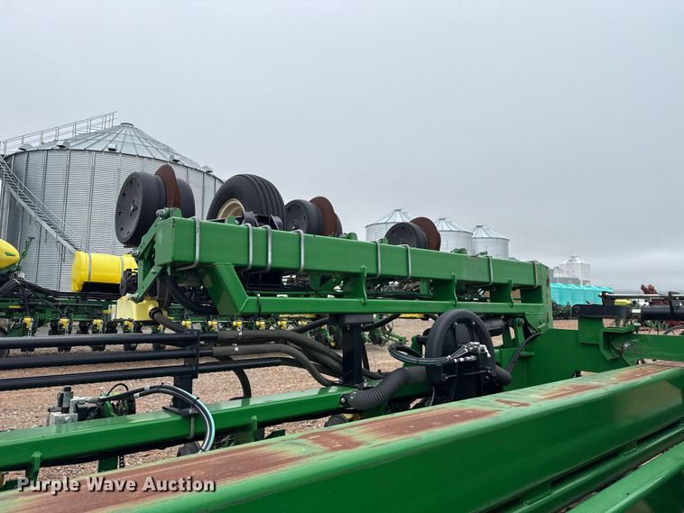 image for item ET6050 2015 John Deere DB120 planter