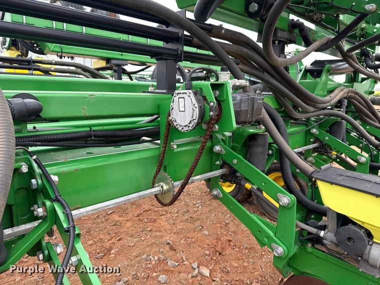 image for item ET6050 2015 John Deere DB120 planter