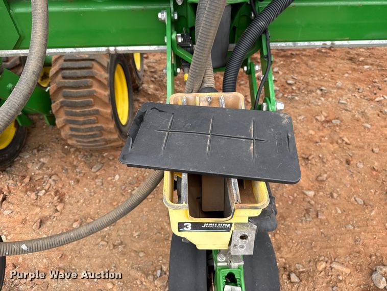 image for item ET6050 2015 John Deere DB120 planter