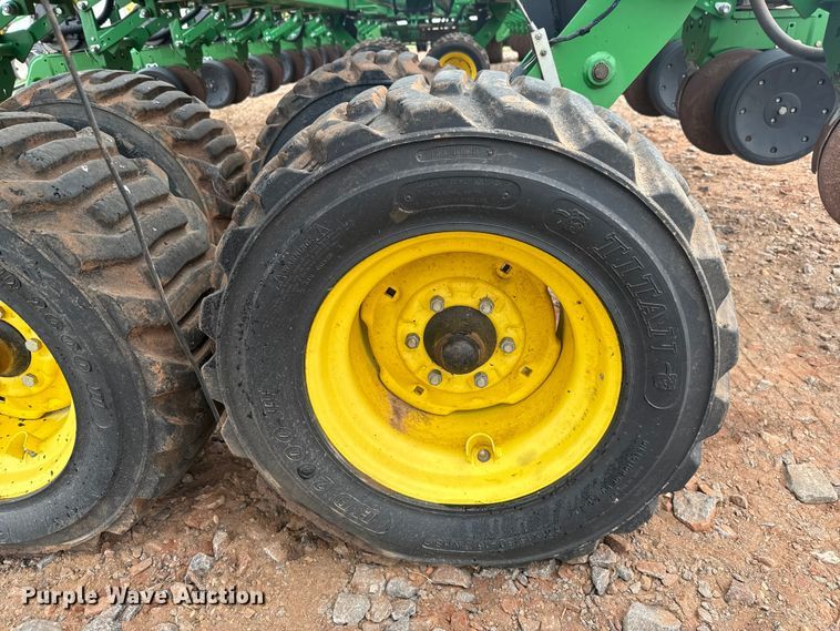 image for item ET6050 2015 John Deere DB120 planter