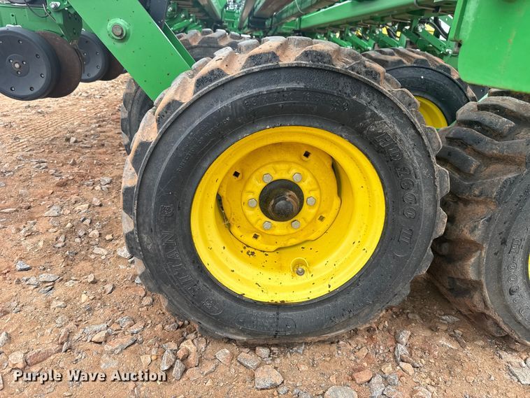image for item ET6050 2015 John Deere DB120 planter
