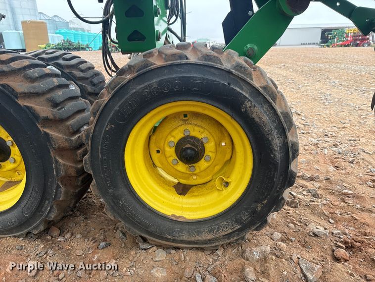 image for item ET6050 2015 John Deere DB120 planter