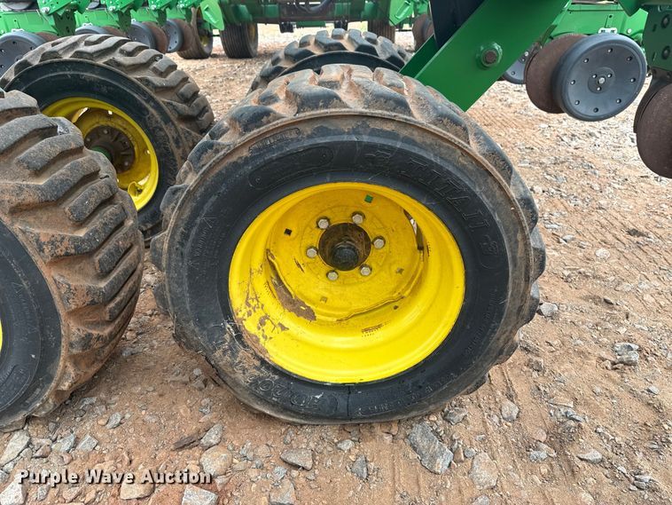 image for item ET6050 2015 John Deere DB120 planter