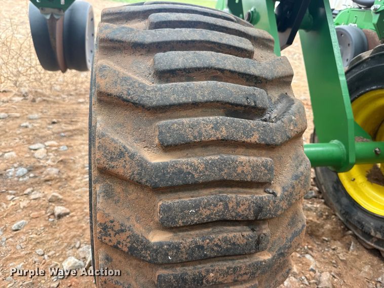 image for item ET6050 2015 John Deere DB120 planter