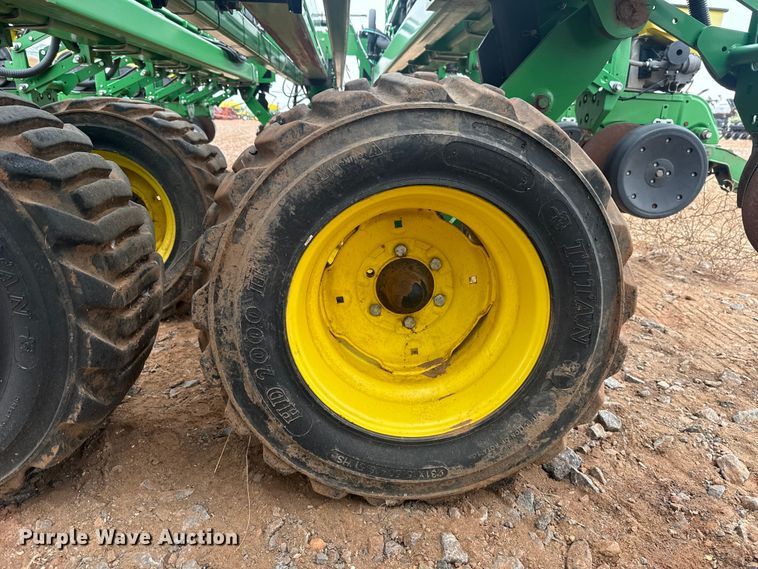 image for item ET6050 2015 John Deere DB120 planter