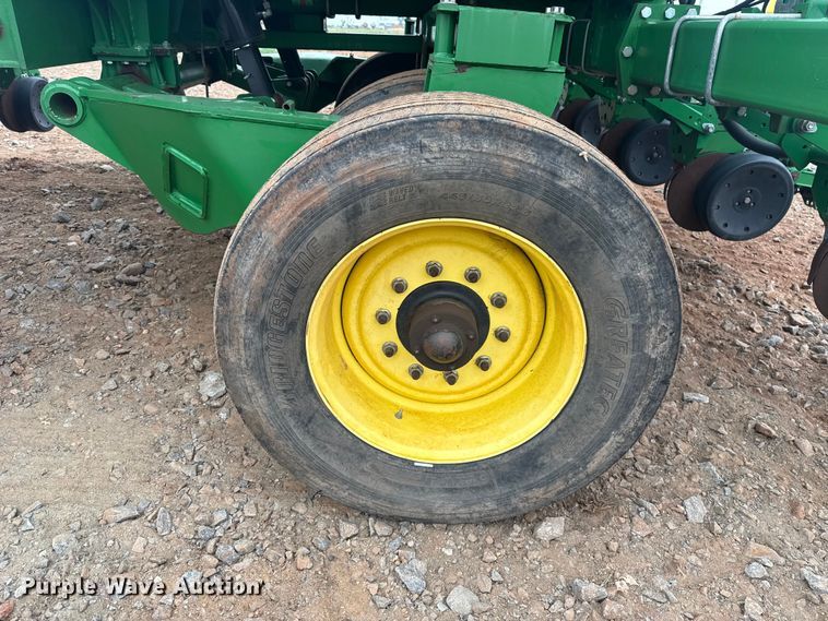 image for item ET6050 2015 John Deere DB120 planter