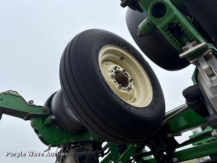 image for item ET6050 2015 John Deere DB120 planter