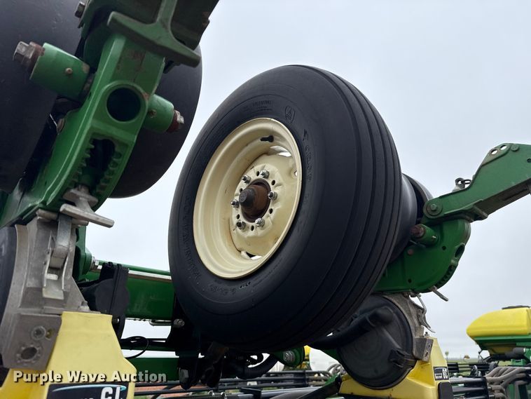 image for item ET6050 2015 John Deere DB120 planter