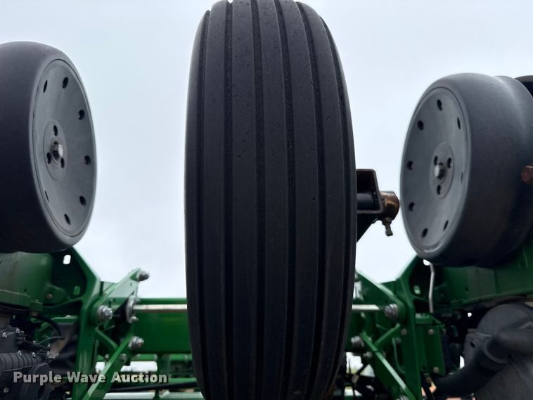 image for item ET6050 2015 John Deere DB120 planter