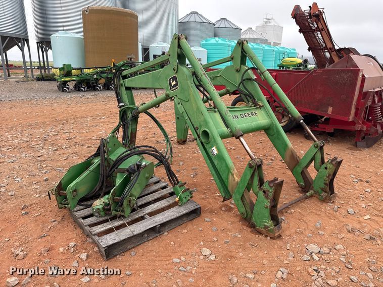 image for item ET6051 John Deere 740 loader