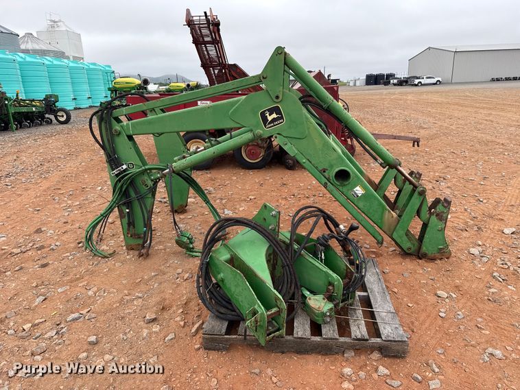 image for item ET6051 John Deere 740 loader