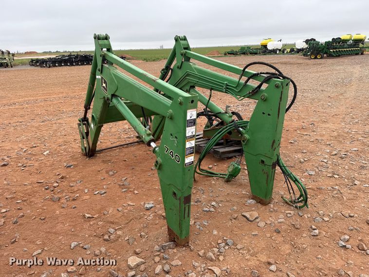 image for item ET6051 John Deere 740 loader