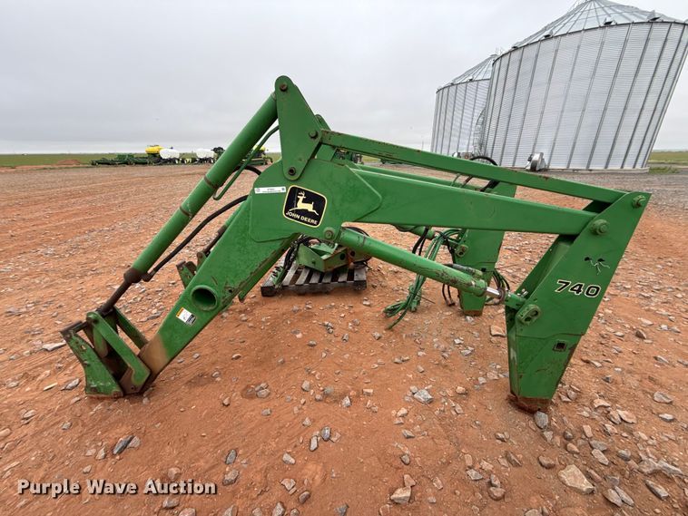 image for item ET6051 John Deere 740 loader