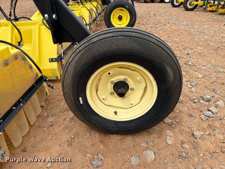 image for item ET6058 Willmar Fabrication Redball 12RW hooded sprayer
