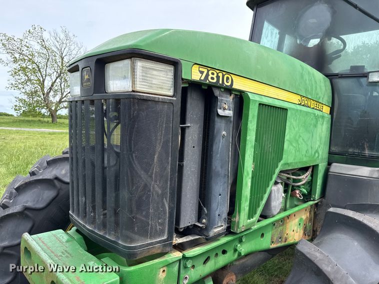 image for item ET6110 2003 John Deere 7810 4WD tractor