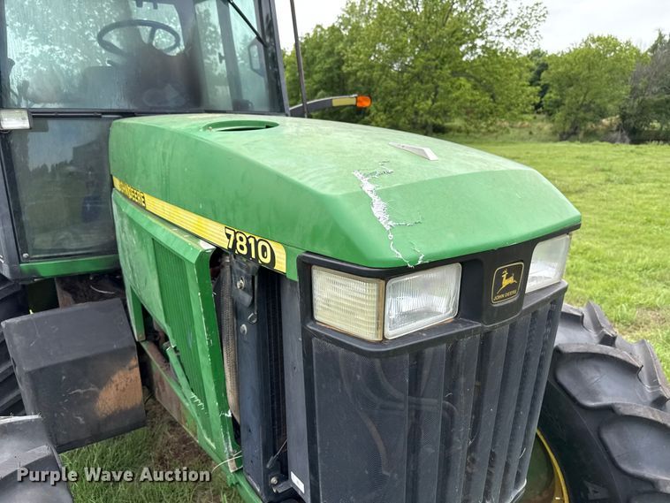 image for item ET6110 2003 John Deere 7810 4WD tractor