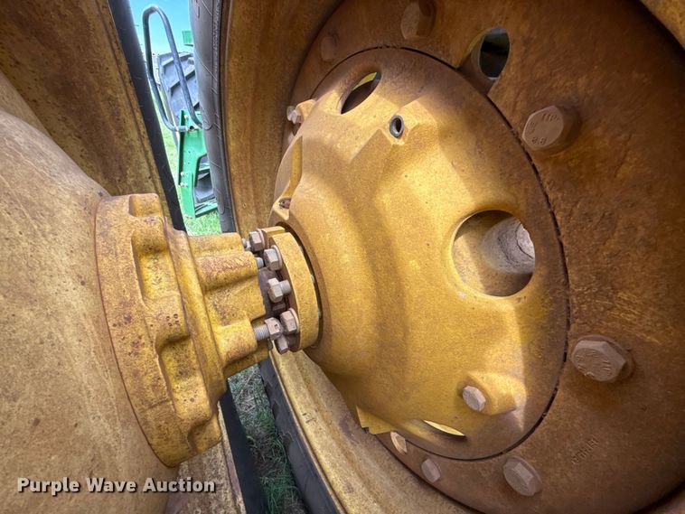 image for item ET6110 2003 John Deere 7810 4WD tractor