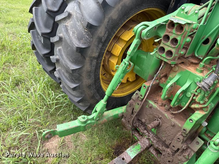 image for item ET6110 2003 John Deere 7810 4WD tractor