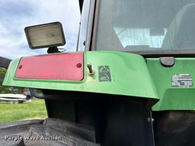 image for item ET6110 2003 John Deere 7810 4WD tractor