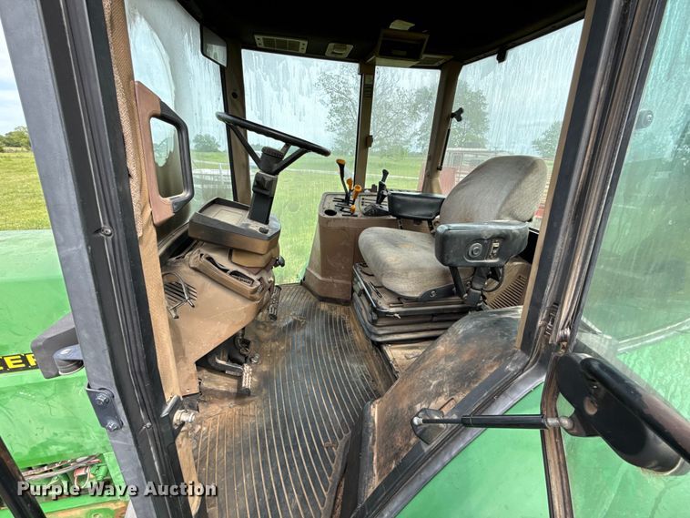 image for item ET6110 2003 John Deere 7810 4WD tractor