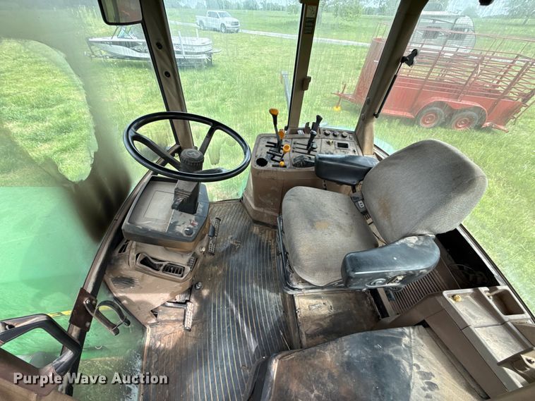 image for item ET6110 2003 John Deere 7810 4WD tractor