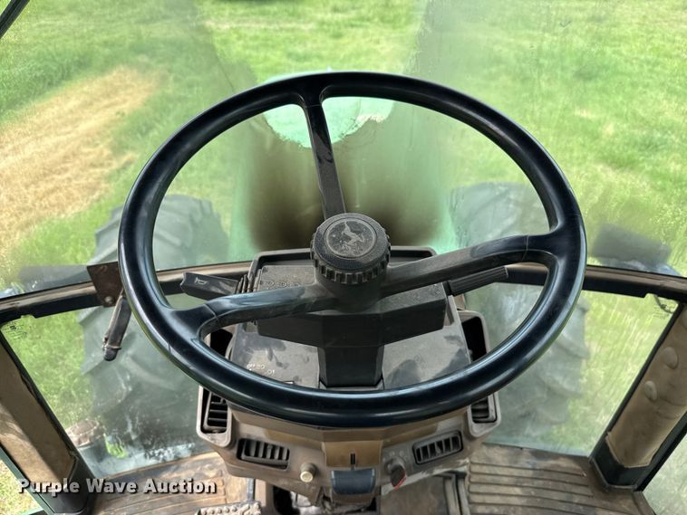 image for item ET6110 2003 John Deere 7810 4WD tractor