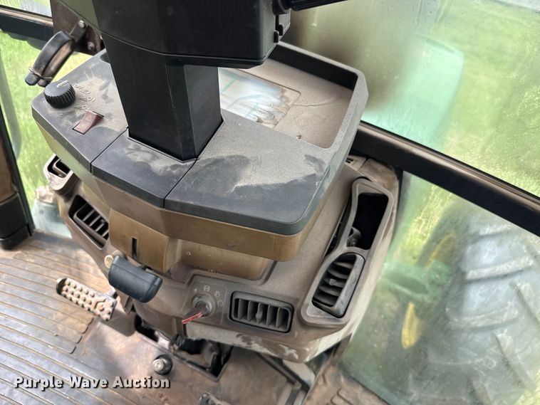 image for item ET6110 2003 John Deere 7810 4WD tractor