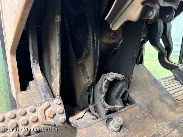 image for item ET6110 2003 John Deere 7810 4WD tractor