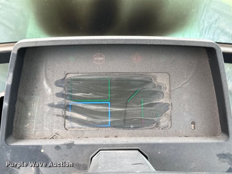 image for item ET6110 2003 John Deere 7810 4WD tractor