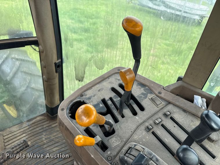 image for item ET6110 2003 John Deere 7810 4WD tractor