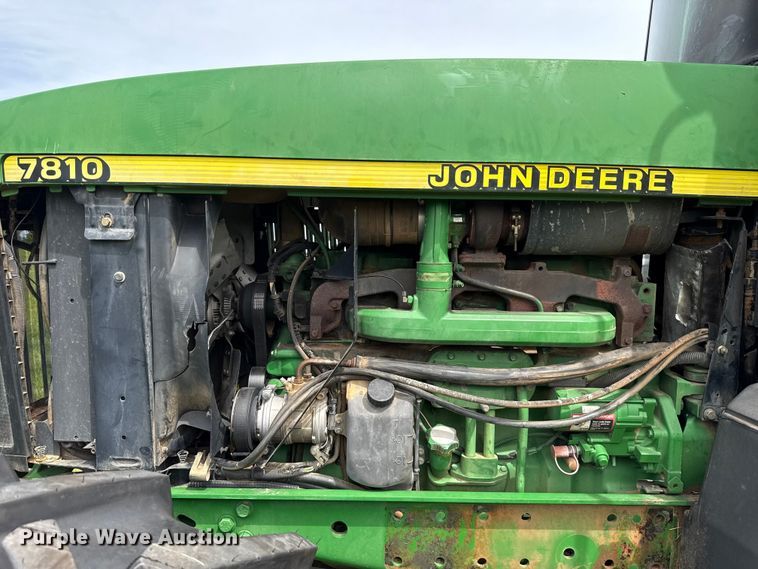 image for item ET6110 2003 John Deere 7810 4WD tractor