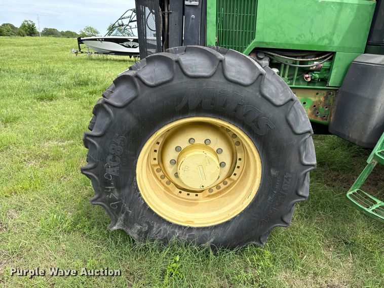 image for item ET6110 2003 John Deere 7810 4WD tractor
