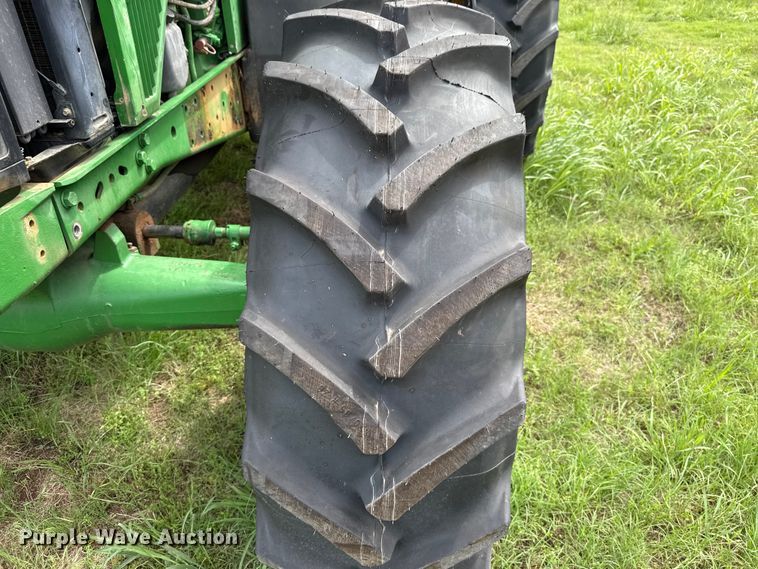 image for item ET6110 2003 John Deere 7810 4WD tractor