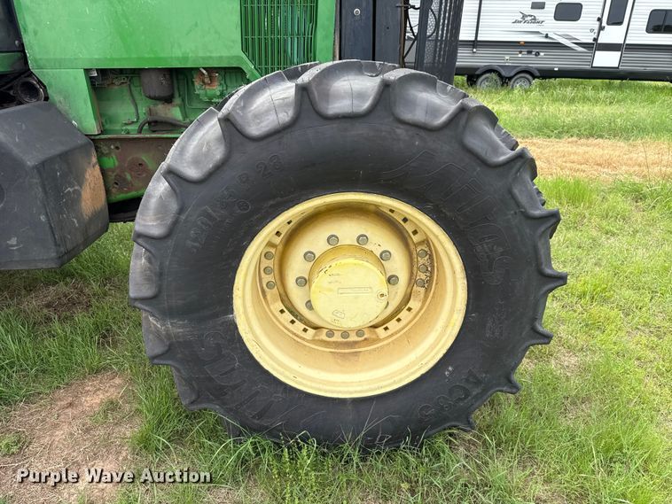 image for item ET6110 2003 John Deere 7810 4WD tractor