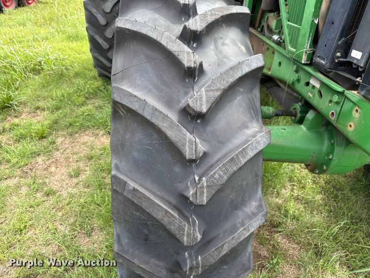 image for item ET6110 2003 John Deere 7810 4WD tractor
