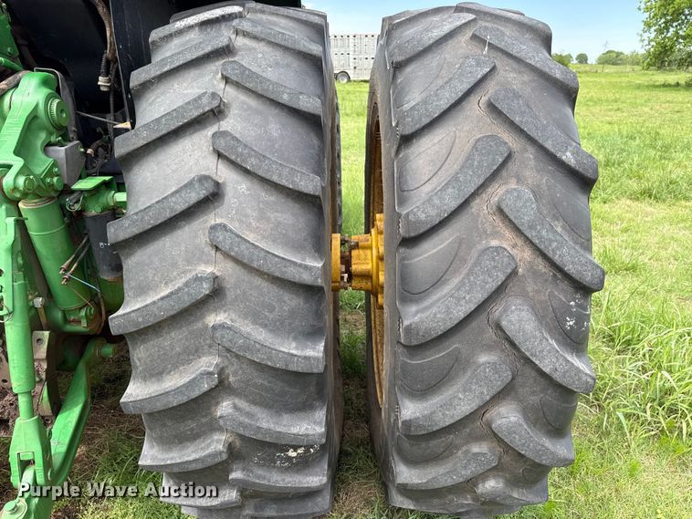 image for item ET6110 2003 John Deere 7810 4WD tractor