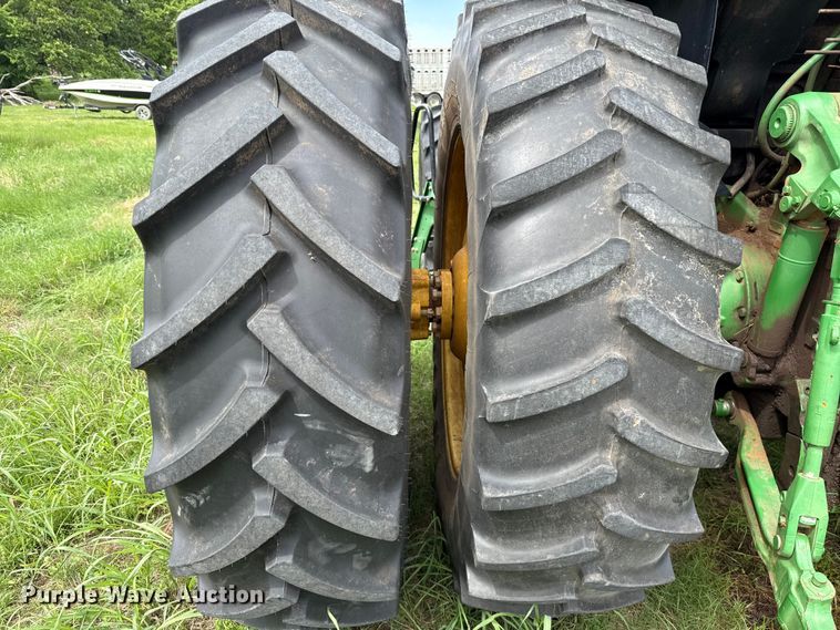 image for item ET6110 2003 John Deere 7810 4WD tractor