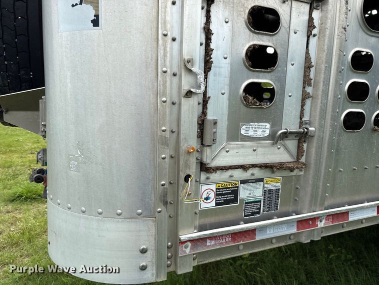 image for item ET6112 2015 Wilson Trailer Co. PSDCL-402 livestock trailer